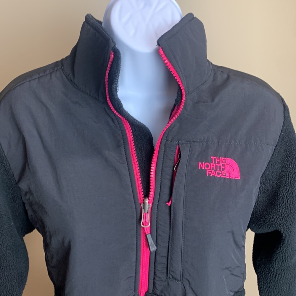 Woman’s Northface Lightweight Jacket - image 2